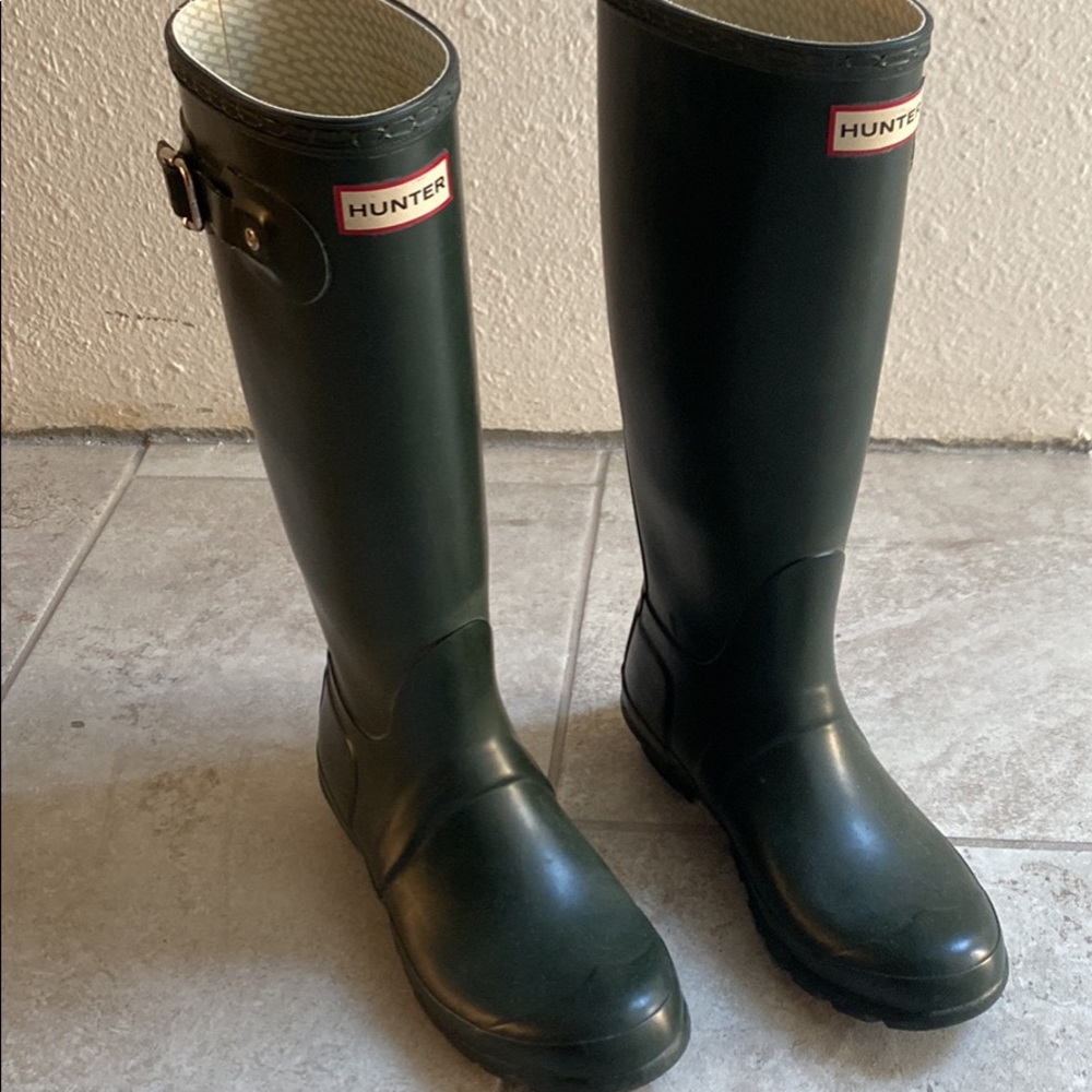 *SOLD* Hunter Boots Green sz 6